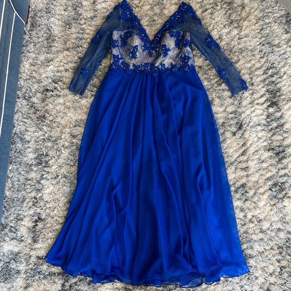 NWT: Royal Topaz Formal Gown. Women’s size: 20